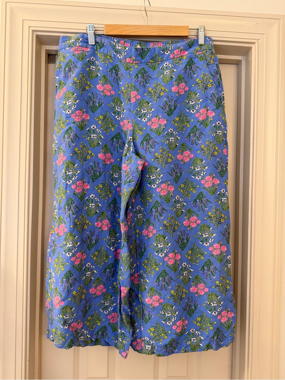 LOFT Large Linen Blend Blue Floral Wide Leg Capris